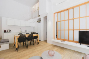 Sun-splashed Stylish Flat, steps to City Old Town